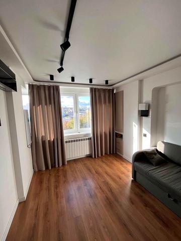 Велика Васильківська вул. (Червоноармійська), 94