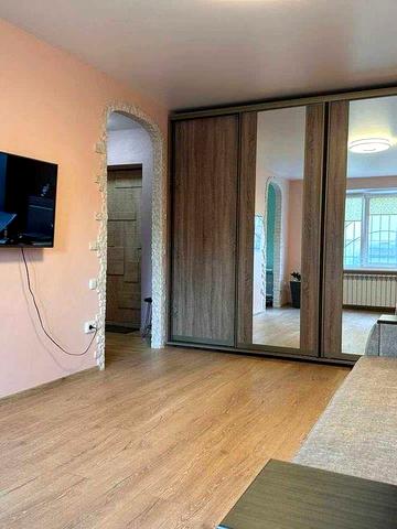 Купите квартиру на жм Солнечный,  Малиновского, 18, район АТБ