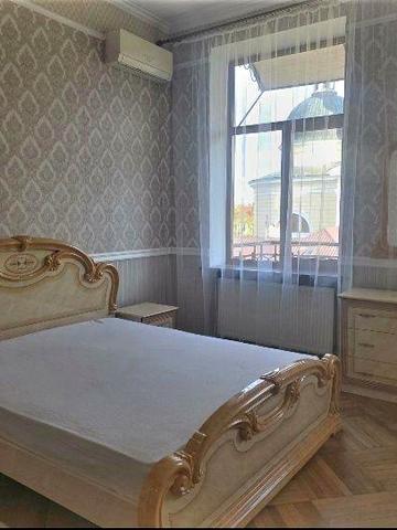 4кім квартира центр,вул О. Кобилянської, біля Собору,   можливо з тваринками