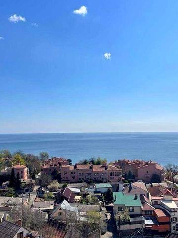 У продажу велика однокімнатна квартира з панорамним видом на море в ЖК «Посейдон» — 5 хвилин до пляжу!