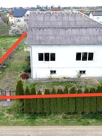 Просторий будинок 317 м² з ділянкою 12 соток у Дашаві