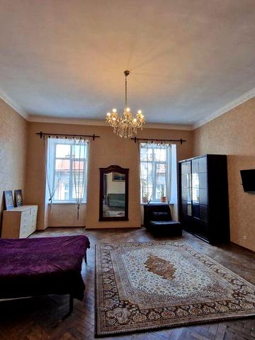 Продаж 2 кімнатна квартира вул. Театральна історичний центр Львова