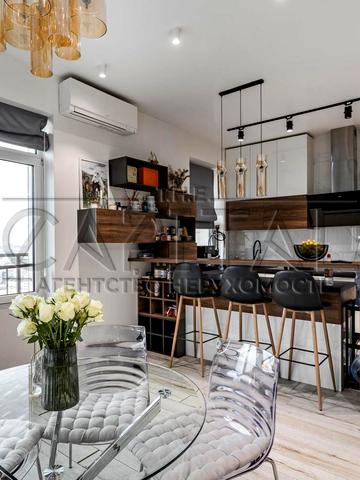 Ділова вул. (Димитрова), 4