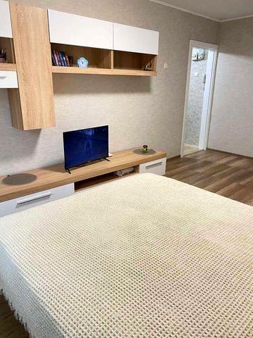 Продам 1 кв-ру, Райдужная, 3а, евроремонт, меблирована, без  комиссии
