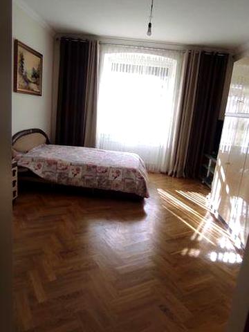 Терміново здається 1 км квартира ЦЕНТР,в. Кордуби !