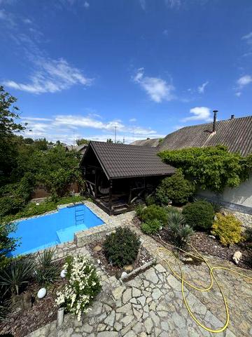 Здається будинок в пригороді Камʼянця-Подільського