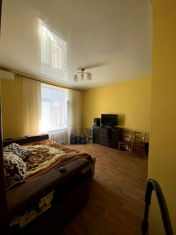 Євгена Коновальця вул. (Гліба Успенського), 63