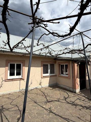 Оренда будинку  по вул . Сторожинецькій