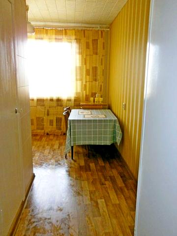 Продам 1 ком кв (38 м ) с кап рем м. Героев Труда. Кухня ( 9м ) .