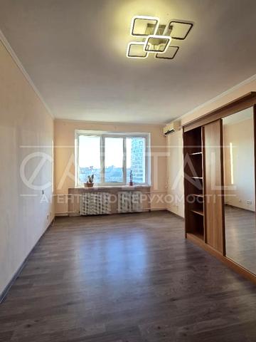 Старонаводницька вул., 8-Б