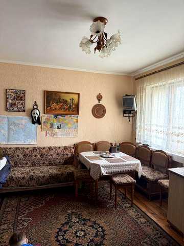 Продам 2 поверховий будинок .