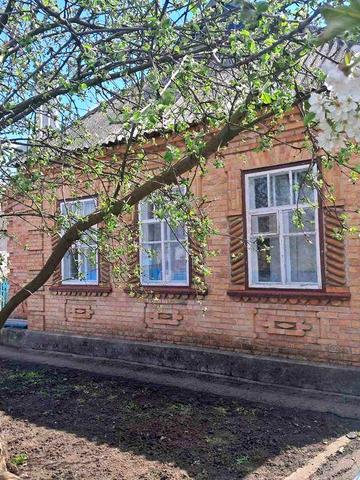 Будинок з двома гаражами, літня кухня, погріб