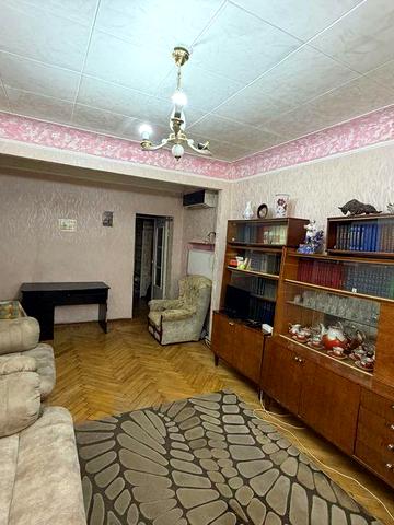 Оренда 2 кімнатна тихий центр перший поверх