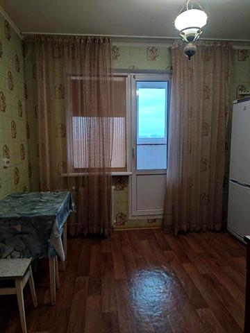 Продам  1 - кімнатну квартиру біля метро Осокорки