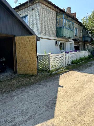 Продам трьохкімнатну квартиру + гараж в м. Сновськ