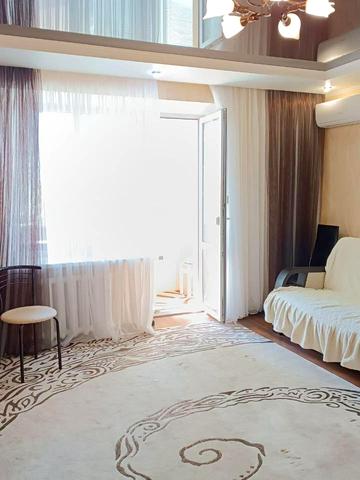 Пілотська вул., 76