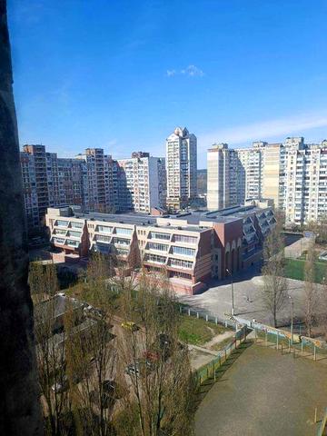 Продам 2к. квартиру по вул. Прирічній,33, метро Героїв Дніпра, Мінська