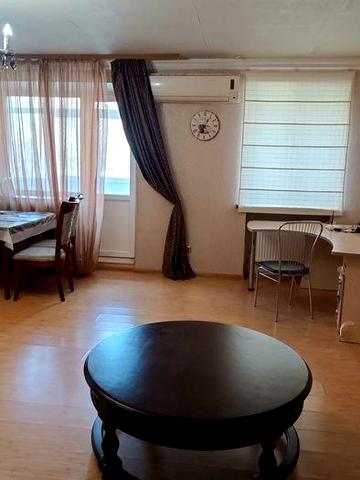 G7 Сдам гарну велику 2-х кімн.квартиру-студію Центр