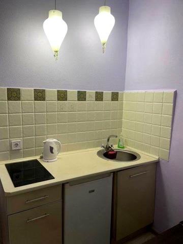 Сдам небольшую гостинку возле метро Спортивная Метростроителей