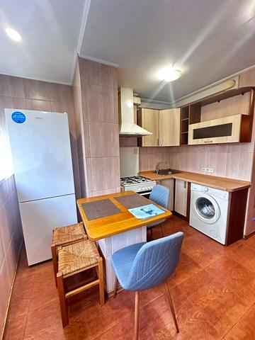 Деміївська вул., 35