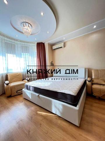 Срібнокільська вул., 1