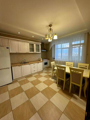 Дніпровська набережна вул., 26