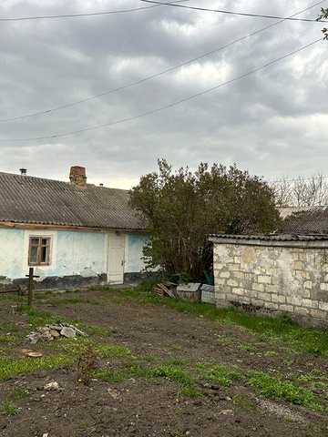 Продається будинок, камяний, під реконструкцію, хороша локація
