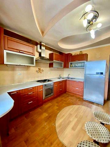 Чорних Запорожців 57, оренда затишної дворівневої 3-к квартири в Броварах