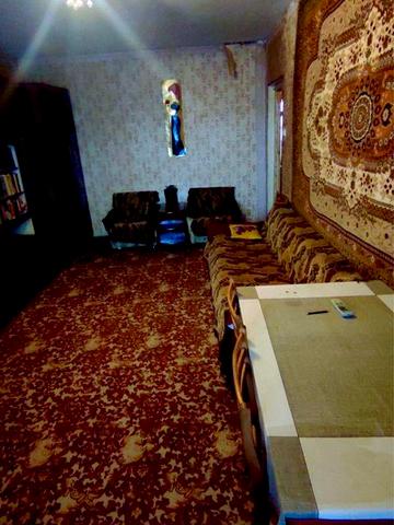 Продам 3 комнатную квартиру с Холлом,л/б, пр. Победы 13.