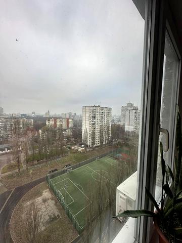 Романа Ратушного вул. (Волгоградська), 27
