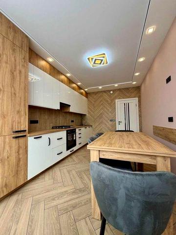 Продаж 2-кімнатної квартири з дизайнерським ремонтом вул. Героїв Крут (р-н Тролейбусна – Наукова) ЖК дан бут