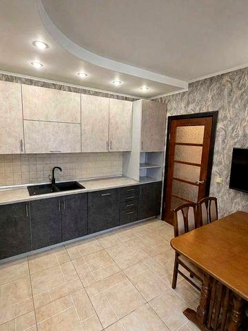 Продаж 3-х кімнатної квартири 92 кв.м. з ДБЖ  вул. Драгоманова 12А