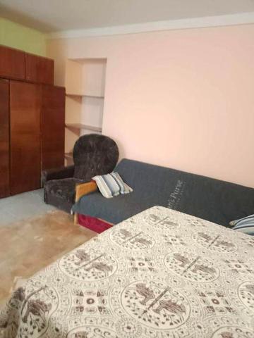 Здам в приватному будинку 1  кімн.квартиру з  місцем для авто.