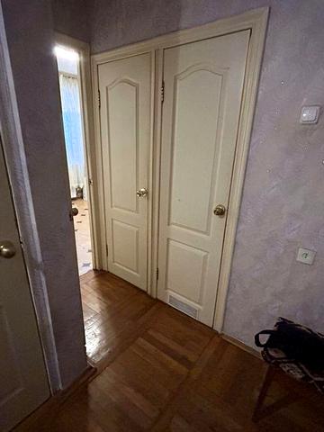10-15 хв. пішки до метро Лівобережна