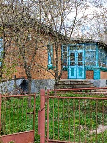 Будинок та земельна ділянка