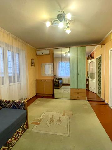 Зої Гайдай вул., 6
