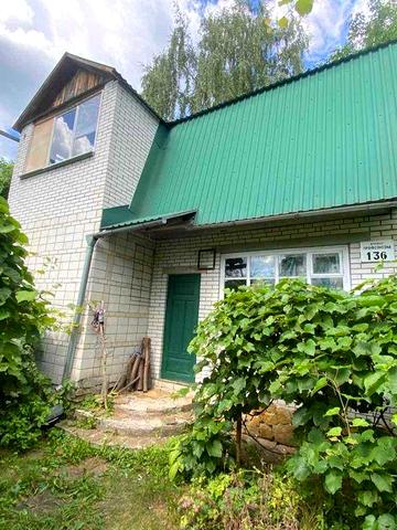 Дачна ділянка з домом і садом