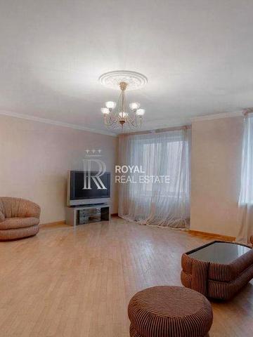 Продаж квартири  5 кімнат ПОДІЛ 2хв м Контрактова камін підземне паркомісце