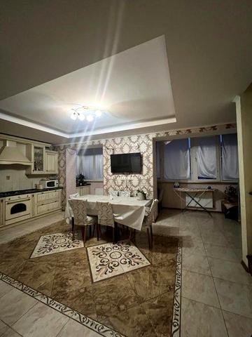 ЖК Цветок Молдаванки. Продам 2-х ярусную 5 комн. квартиру с ремонтом.