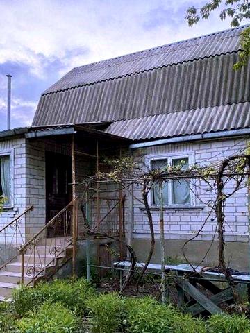 Продається дачний будинок в садовому товаристві