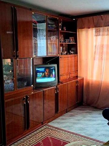 Симоненка,7 продам однокімнатну квартиру