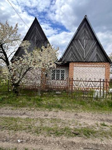 Дача з будиночком