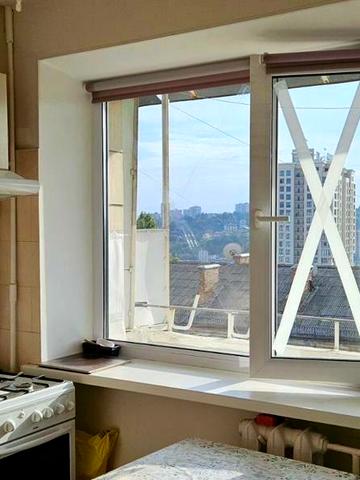 Микільсько-Ботанічна вул., 6/8