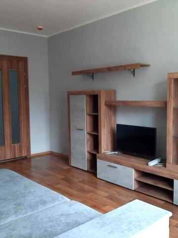 Простора 1к Урлівська, 38а ст.метро Позняки та Осокорки - 15 хв пішки; до метро Лівобережна -15 хв маршруткою