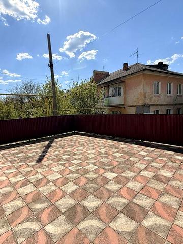 Продаж 4х кімнатної квартири з фасадним входом