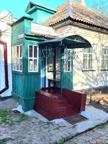 Будинок в смт. Ладан(в центрі)