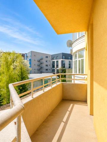 Продаж 3 кім. квартири  р-н Центр із відкритими балконами ЖК Квітки-Остовненка