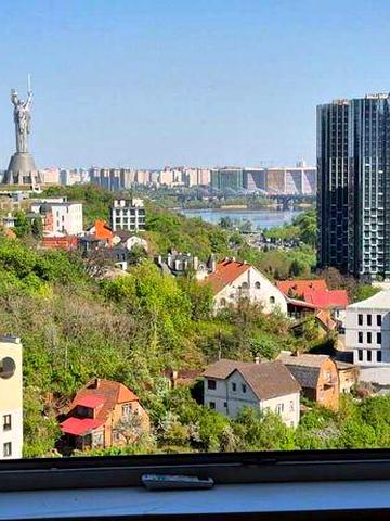 ПРОДАЖ  3-кім. квартири в самому серці Печерську Старонаводницька 8.Держпрограми
