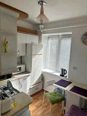 Продам 2-кімн. Лабораторна вул. 28, 44 м.кв