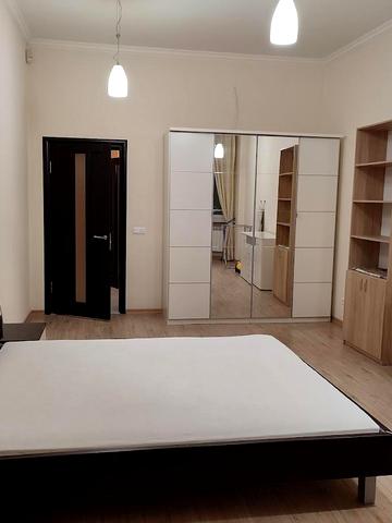 Паторжинського вул., 8